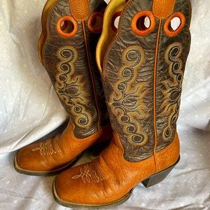Womens Hondo brand leather cowboy boots.